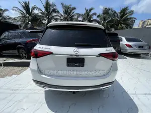 Mercedes-Benz GLE-Class 2022 White