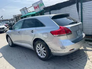 Toyota Venza 2010 Silver