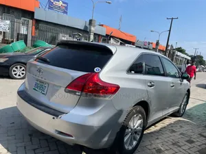 Toyota Venza 2010 Silver