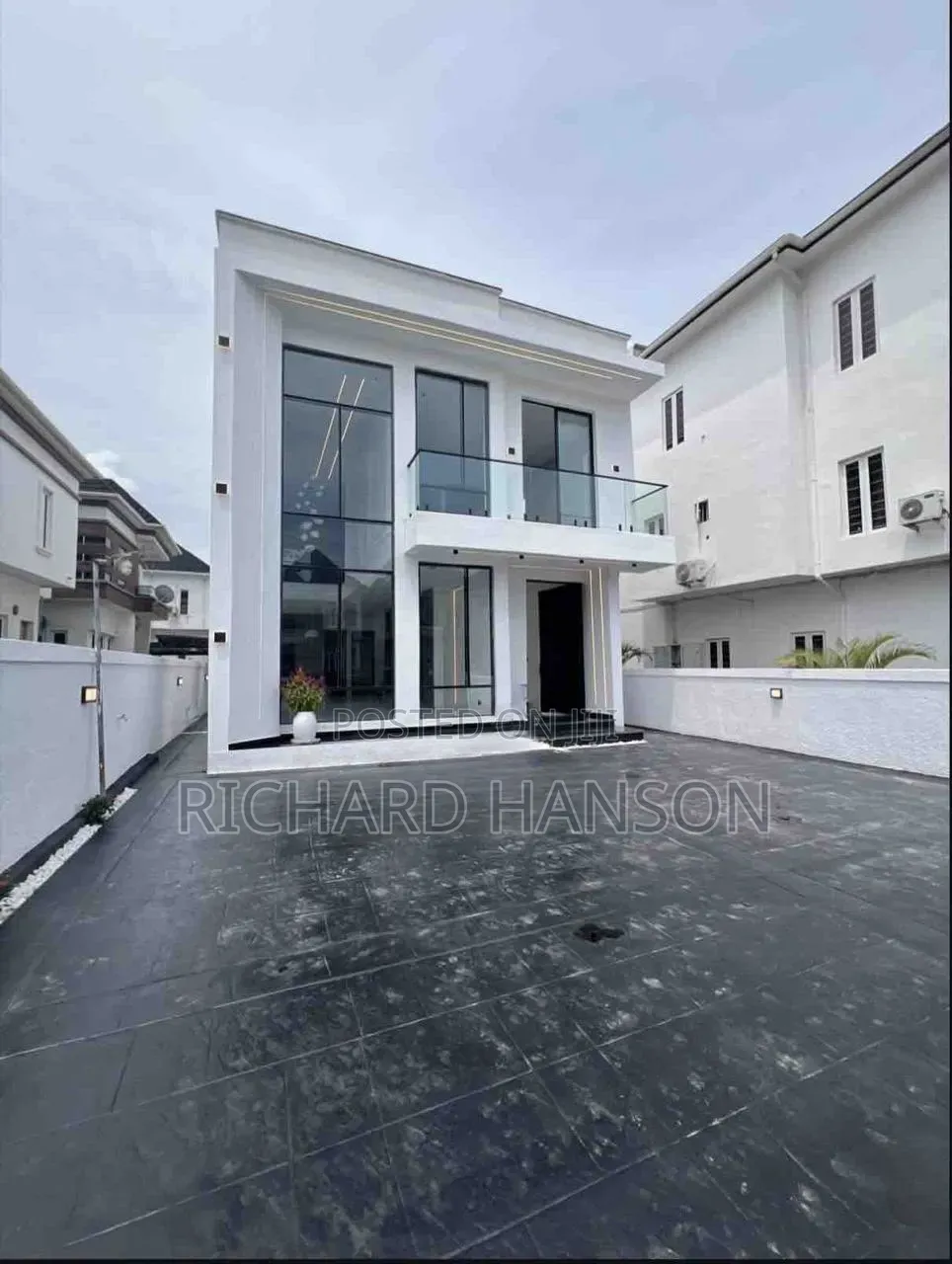 5bdrm Duplex in Ikota for sale