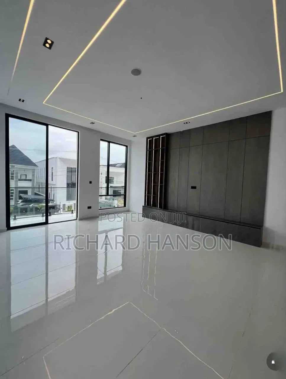 5bdrm Duplex in Ikota for sale