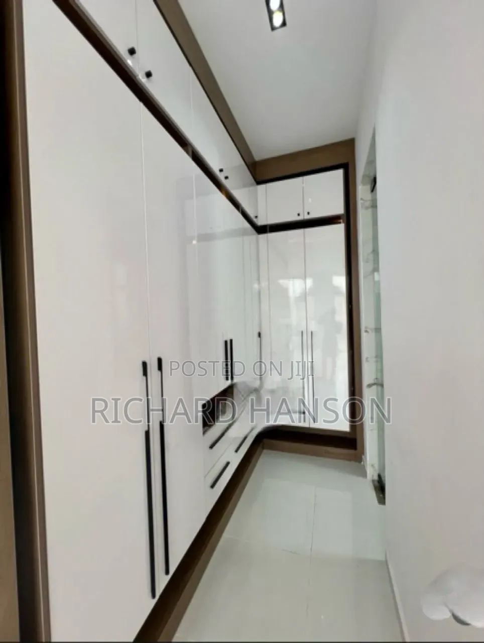 5bdrm Duplex in Ikota for sale