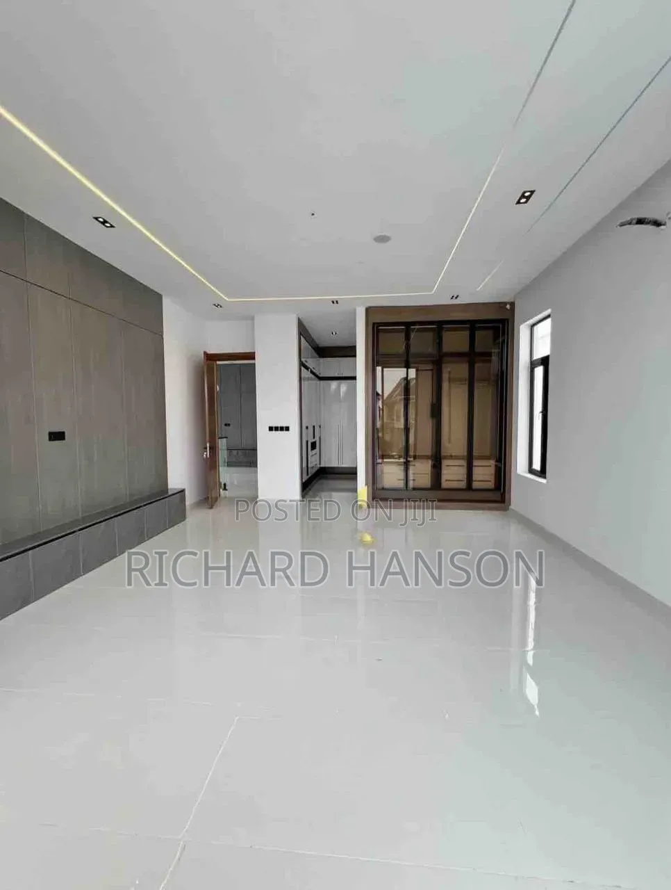 5bdrm Duplex in Ikota for sale