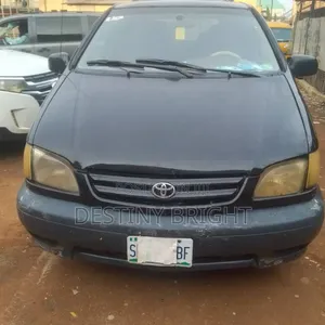 Toyota Sienna LE 2001 Black