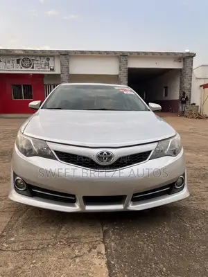 Toyota Camry SE V6 4dr Sedan (3.5L 6cyl 6A) 2013 Silver