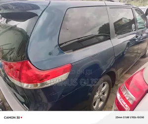 Toyota Sienna 2012 Blue