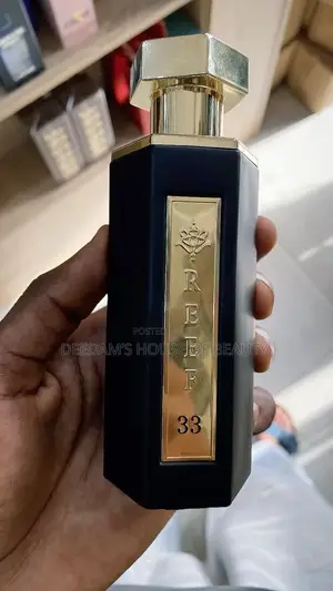 Reef 33 Is an Elegant Unisex Oriental Woody Perfume.