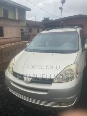 Toyota Sienna XLE AWD (3.3L V6 5A) 2004 Gold