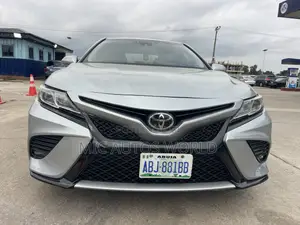 Toyota Camry 2019 Silver