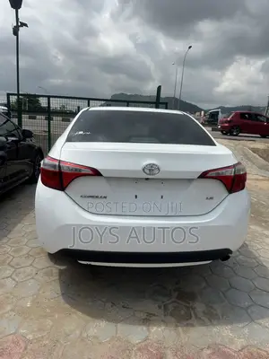 Toyota Corolla LE Premium 4dr Sedan (1.8L 4cyl CVT) 2016 White