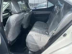 Toyota Corolla LE Premium 4dr Sedan (1.8L 4cyl CVT) 2016 White