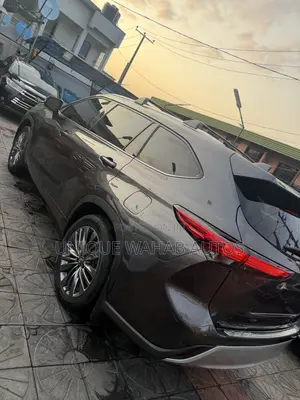 Toyota Highlander Limited 2021 Gray