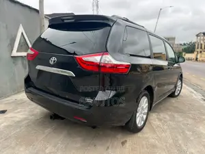 Toyota Sienna 2015 Black