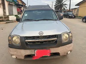Nissan Xterra 2004 Silver