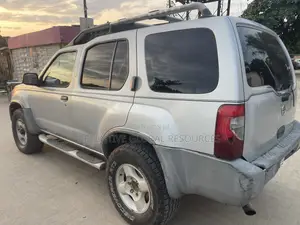 Nissan Xterra 2004 Silver