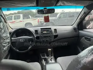 Toyota Hilux 2014 White