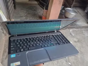 New Laptop Toshiba Satellite L850 6GB Intel Core i3 HDD 250GB