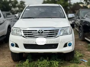Toyota Hilux 3.0 D-4D 4x4 2015 White