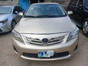 Toyota Corolla 2012 Gold