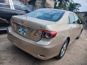 Toyota Corolla 2012 Gold