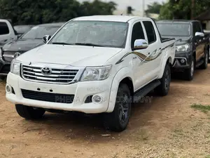 Toyota Hilux SR 4x4 2015 White