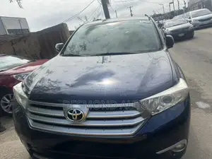 Toyota Highlander SE 2011 Blue