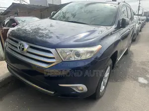 Toyota Highlander SE 2011 Blue