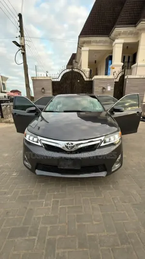 Toyota Camry XLE 4dr Sedan (2.5L 4cyl 6A) 2013 Gray