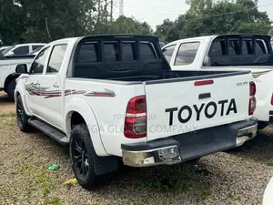 Toyota Hilux SR 2014 White