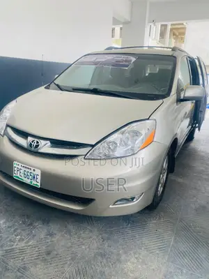 Toyota Sienna 2005 Gold