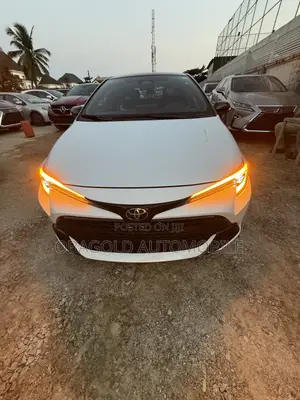 Toyota Corolla SE 2024 White