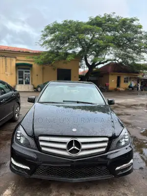Mercedes-Benz C300 2011 Black