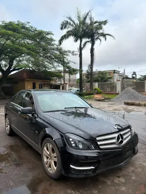 Mercedes-Benz C300 2011 Black