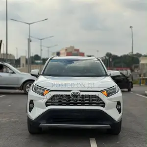 Toyota RAV4 Limited AWD 2019 White