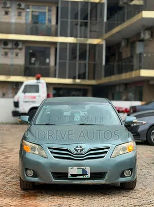Toyota Camry XLE V6 4dr Sedan (3.5L 6cyl 6AM) 2010 Blue
