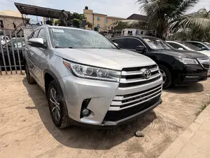Toyota Highlander XLE 4x2 V6 (3.5L 6cyl 8A) 2018 Silver