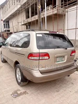 Toyota Sienna 2002 Gold