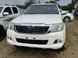 Toyota Hilux 2013 White