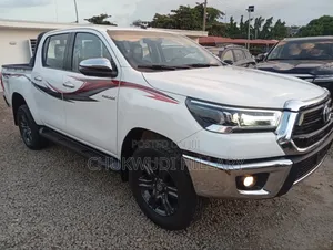 New Toyota Hilux 2023 White