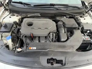 Hyundai Sonata Limited Sedan FWD (2.4L 4cyl 6A) 2017 White