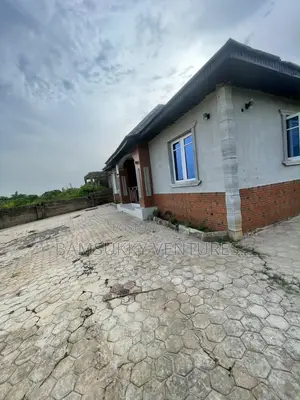 5bdrm Bungalow in Ibadan for sale