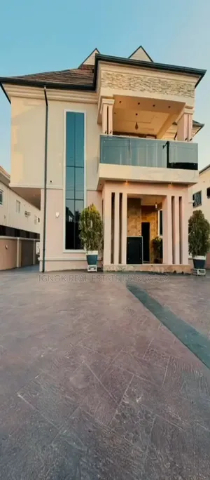 Furnished 5bdrm Duplex in Apo Resettlement for sale