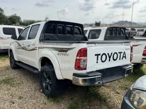 Toyota Hilux 2013 White