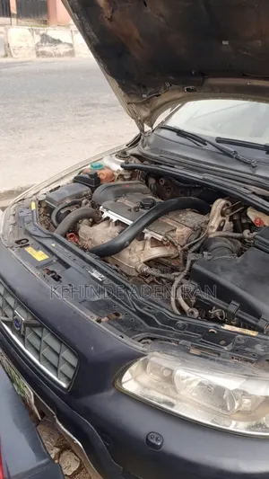Volvo V70 2006 Gold
