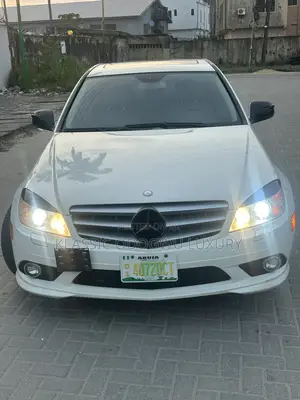Mercedes-Benz C300 Luxury Sedan AWD (3.0L 6cyl 7A) 2009 White