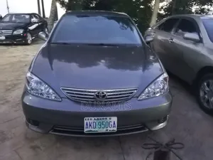 Toyota Camry 2005 Gray