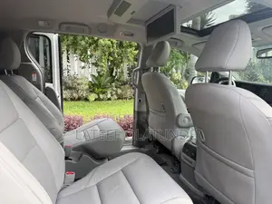 Toyota Sienna XLE Premium 7 Passenger (3.5L 6cyl 8A) 2017 White