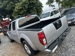 Nissan Frontier Crew Cab LE 4x4 2010 Silver