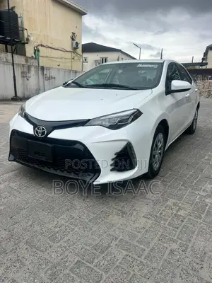 Toyota Corolla LE 4dr Sedan (1.8L 4cyl CVT) 2017 White
