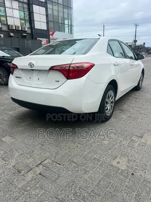 Toyota Corolla LE 4dr Sedan (1.8L 4cyl CVT) 2017 White
